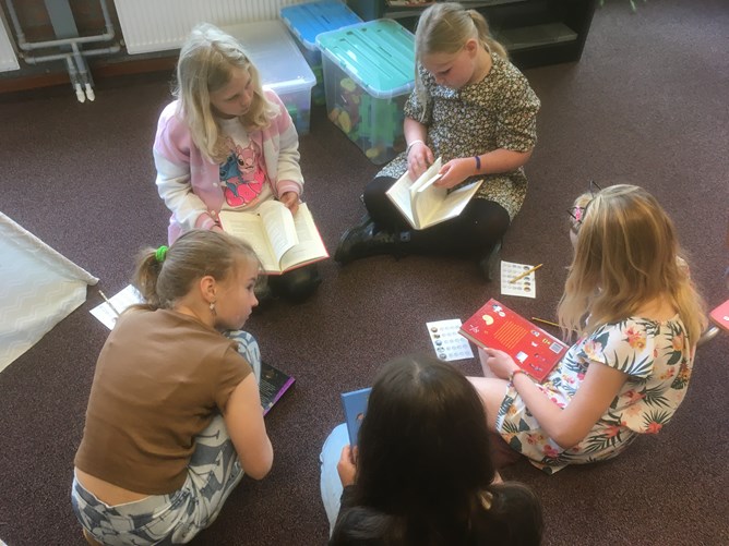 Bibliotheekbezoek De Meerkoet groep 5-6 d